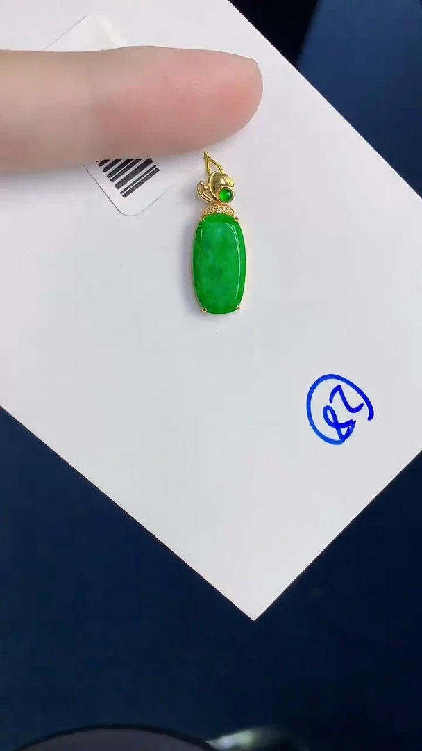 颈饰18K金镶嵌翡翠天然翡翠缅甸A货