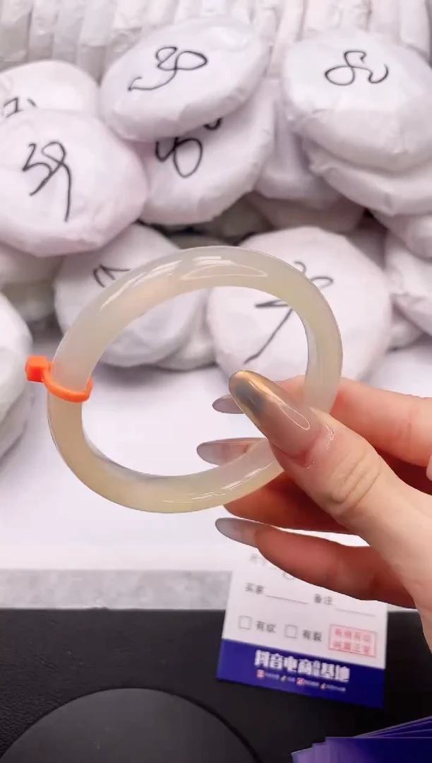 【闪购商品】石英质玉手镯未镶嵌8K157-58