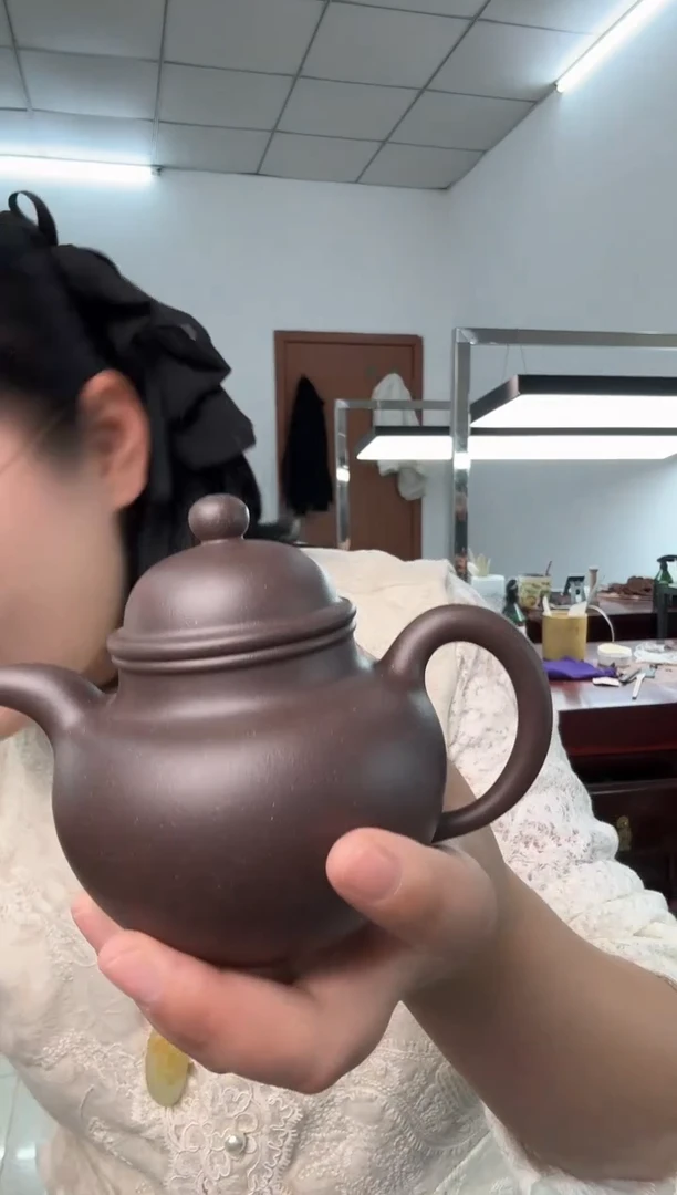 茶壶紫砂寿珍掇球-半手精工-蠡墅天青-容量：260CC”微瑕不退“