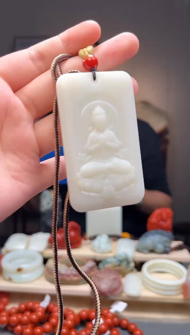 颈饰未镶嵌和田玉吊坠