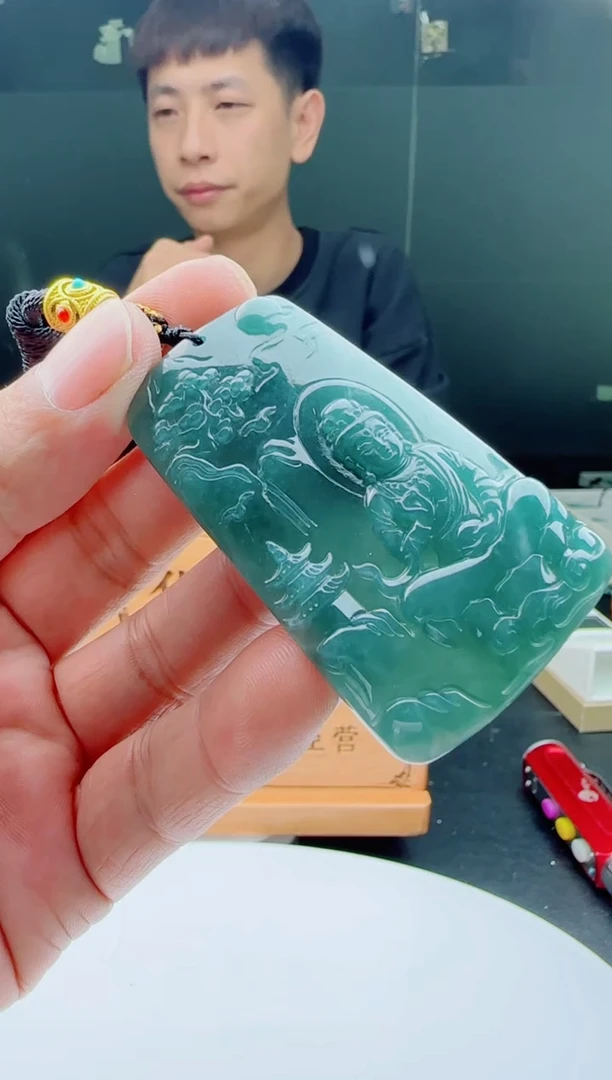 【闪购商品】翡翠颈饰未镶嵌山水观音