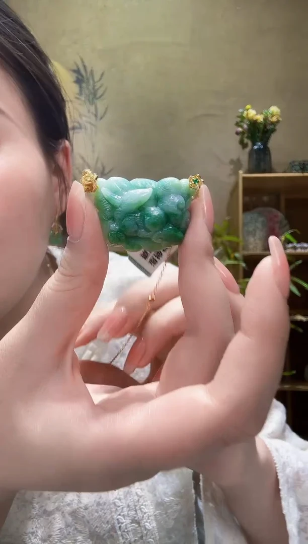 翡翠未镶嵌颈饰吊坠