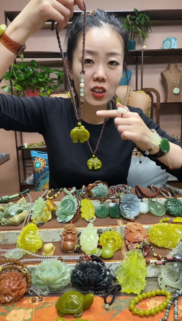 未镶嵌岫玉吊坠多样性发货发其中之一