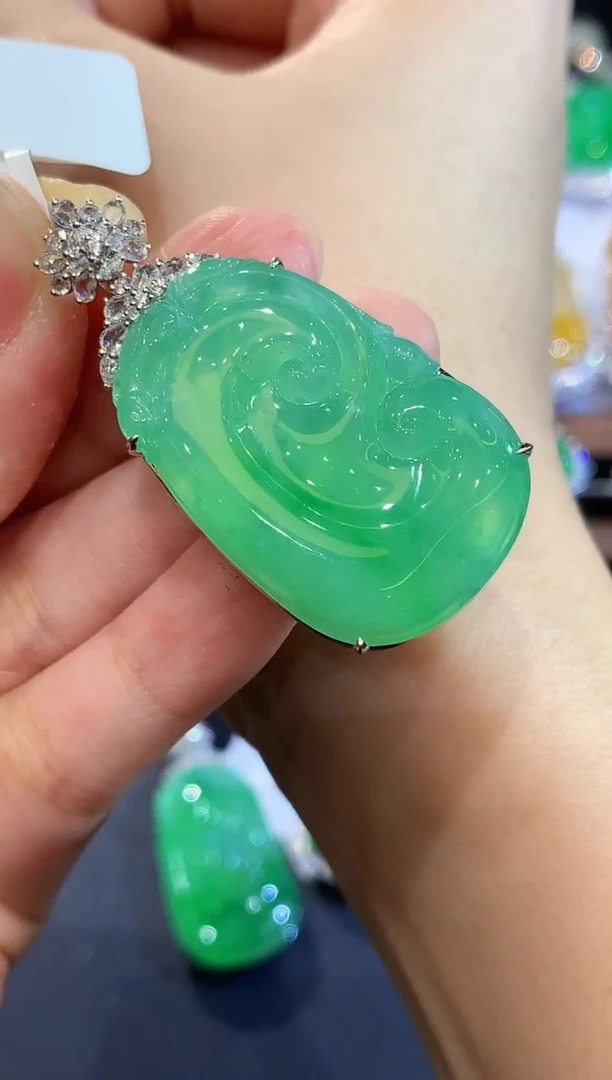 翡翠18K金镶嵌吊坠(不含链)WHX多样性发其一