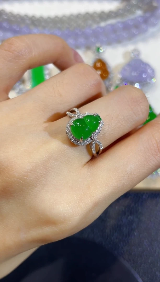 颈饰18K金镶嵌翡翠团购64