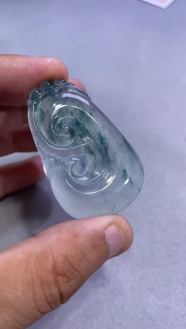 吊坠(不含链)未镶嵌翡翠如意22500   50.8  32.5  5.5