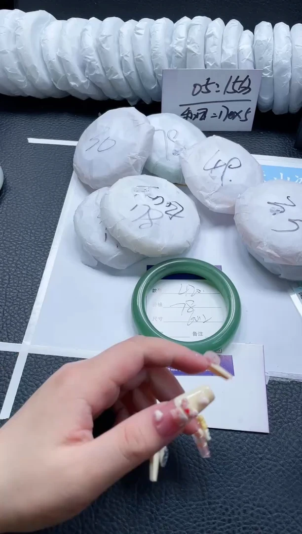 【闪购商品】石英质玉手镯未镶嵌420-60