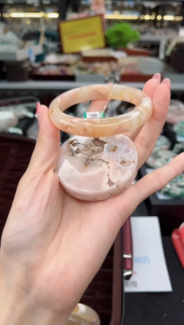 【闪购商品】石英质玉手镯未镶嵌59圈口（赠品镯心）3507550