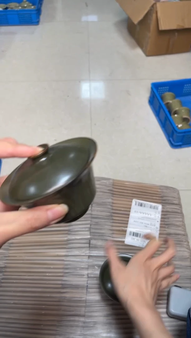 陶瓷纯手工茶叶末釉两才盖碗 二级 微瑕 随机发