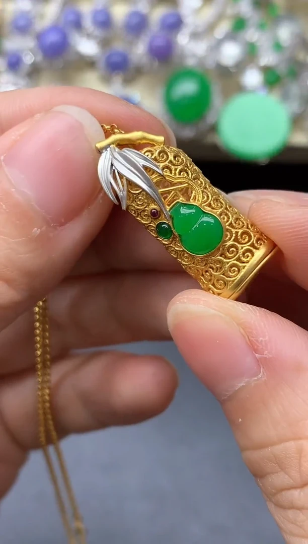 颈饰18K金镶嵌翡翠320-中国好珍宝