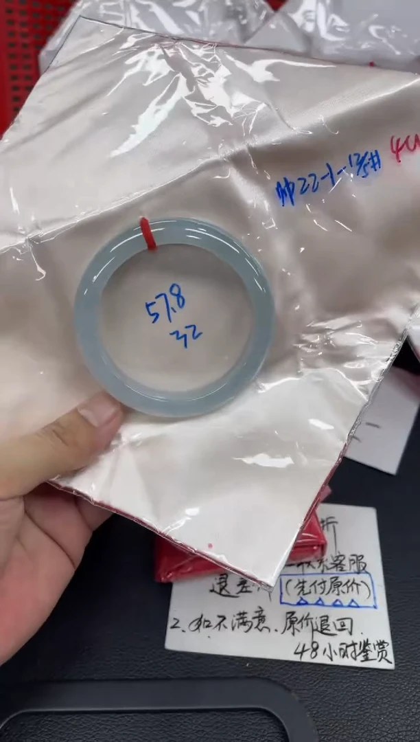 翡翠手镯未镶嵌翡翠手镯