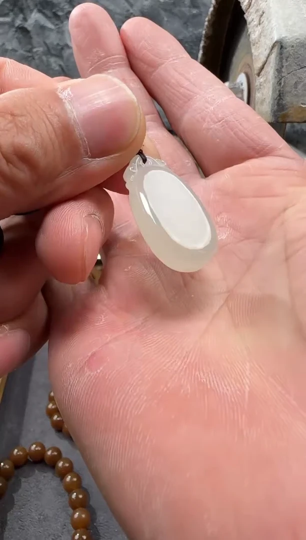 和田玉未镶嵌颈饰吊坠