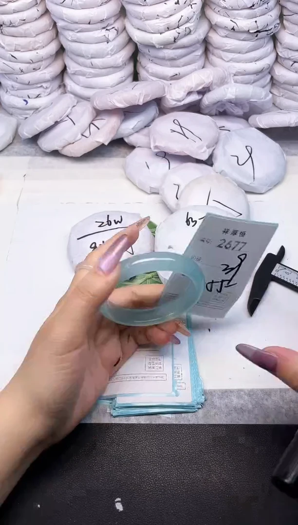 玛瑙/玉髓手镯未镶嵌2677
