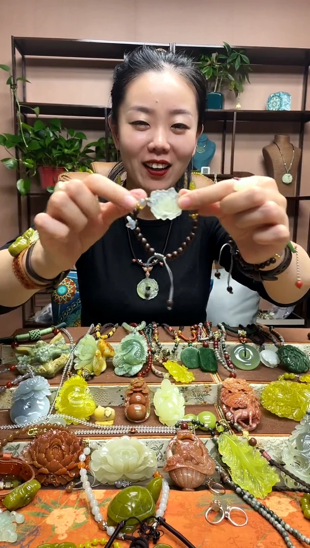 未镶嵌岫玉吊坠多样性发货发其中之一