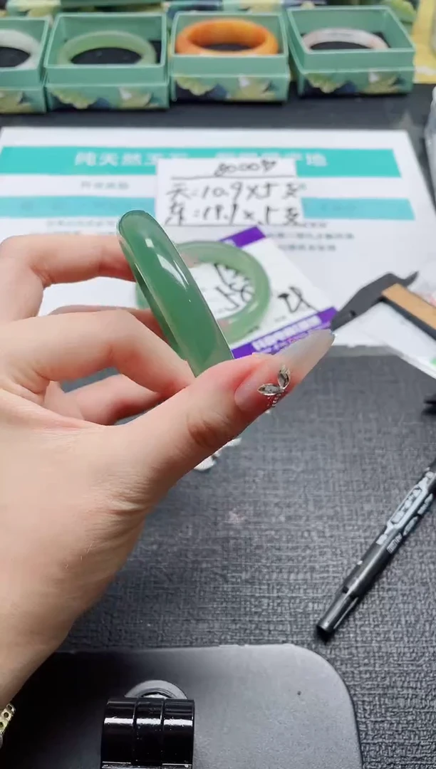 未镶嵌手镯石英质玉135-64