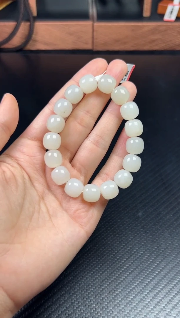 手串未镶嵌和田玉黑山微色差卡11*12M