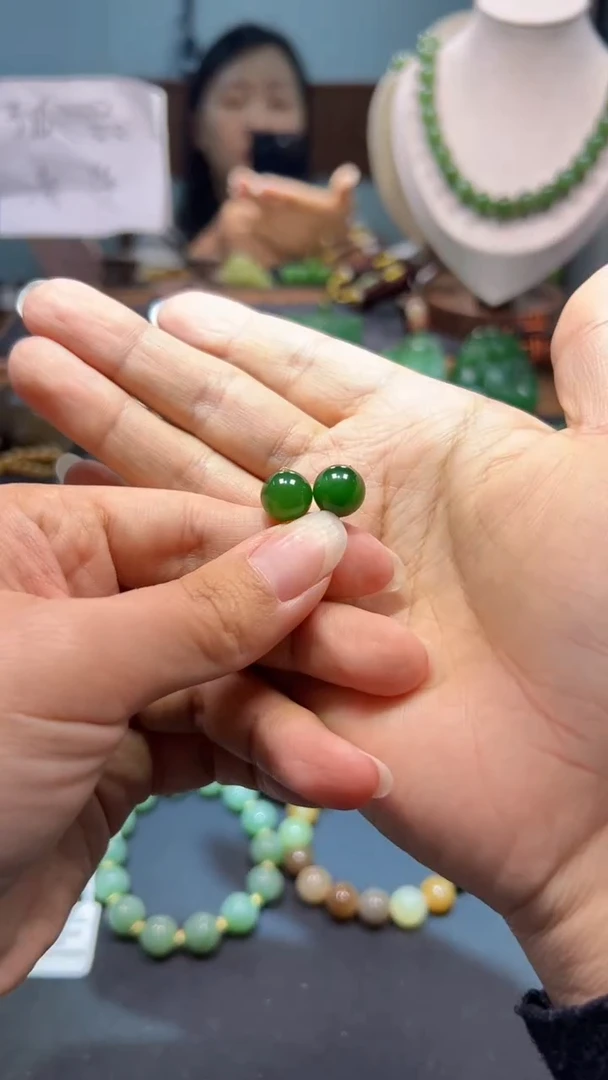 颈饰18K金镶嵌和田玉1