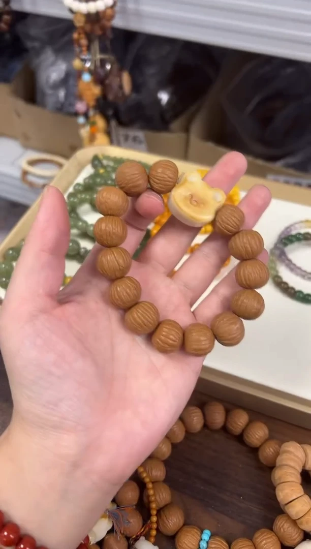 猴头核桃手串原皮凤羽猴头小黄熊款手串[0107]