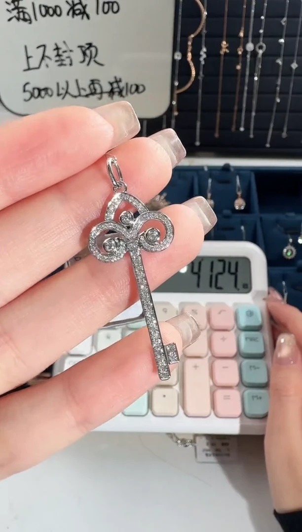 吊坠(不含链)18K金镶嵌钻石钥匙吊坠3.1g