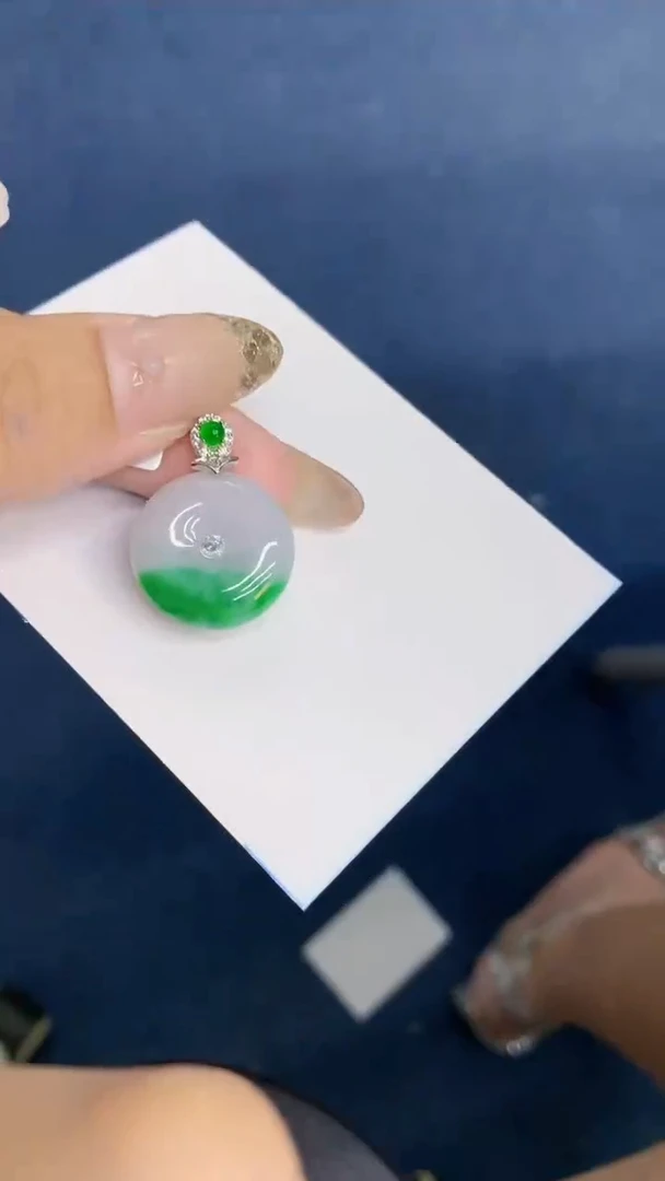 翡翠未镶嵌颈饰           1