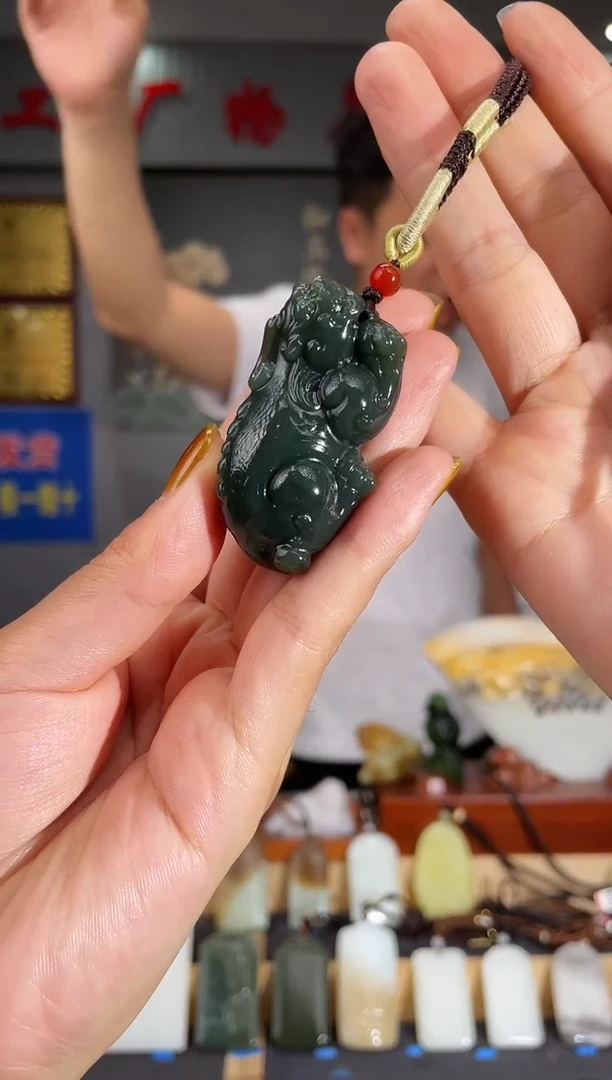 和田玉未镶嵌颈饰1