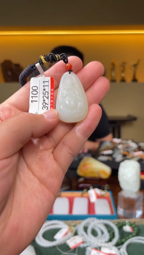 和田玉未镶嵌颈饰1