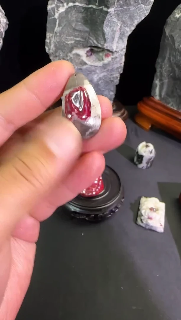 天然辰砂天然朱砂晶体原石吊坠挂件