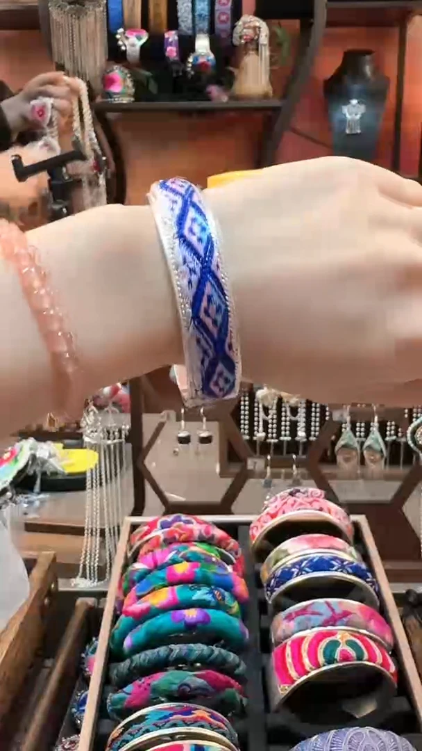 织绣云织谣民族风精美饰品 290