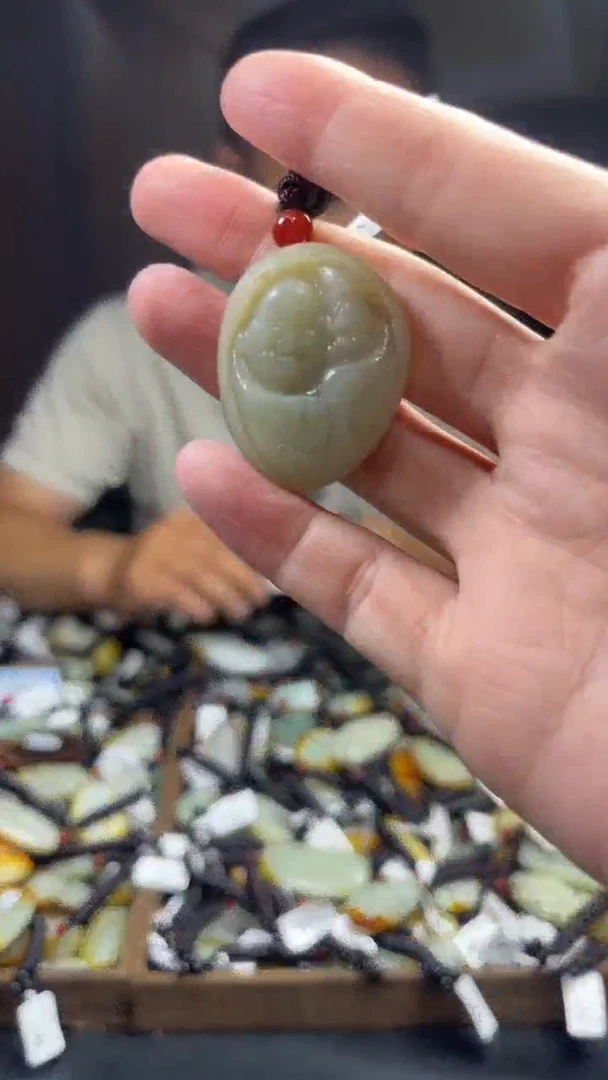 和田玉未镶嵌颈饰·