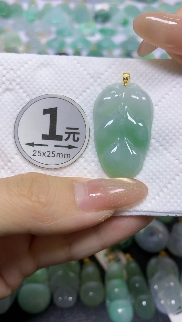 颈饰18K金镶嵌翡翠天然翡翠A货