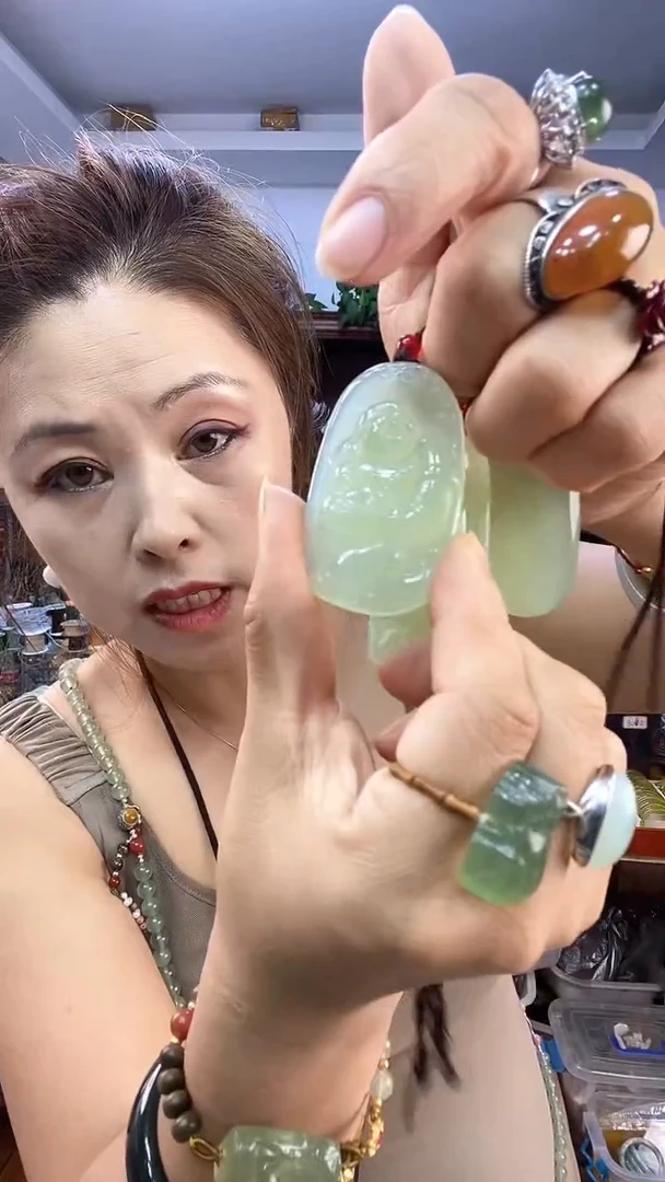 未镶嵌蛇纹石玉佛多样性发货其中之一