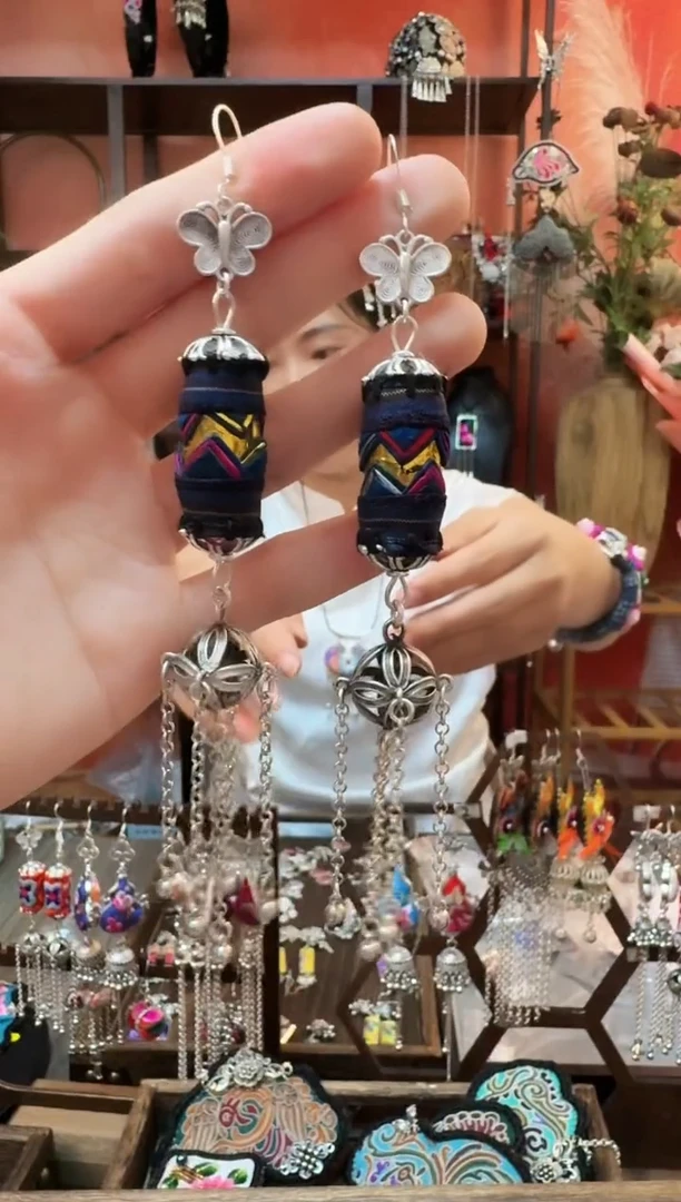 织绣云织谣民族风精美饰品   97