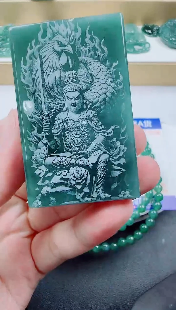 翡翠未镶嵌颈饰本命佛鸡