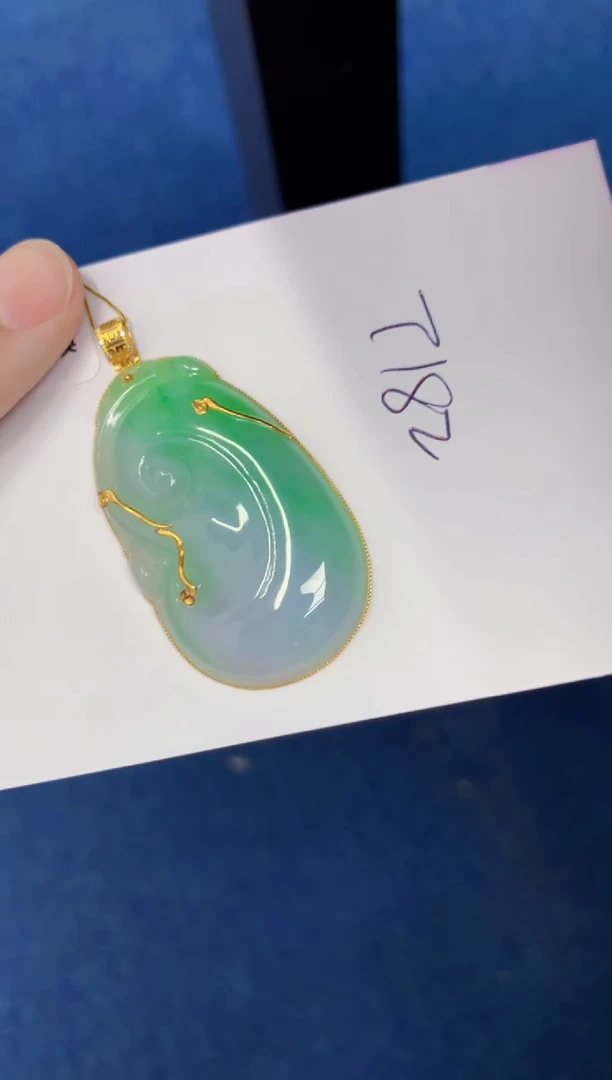 翡翠18K金镶嵌颈饰0000000000