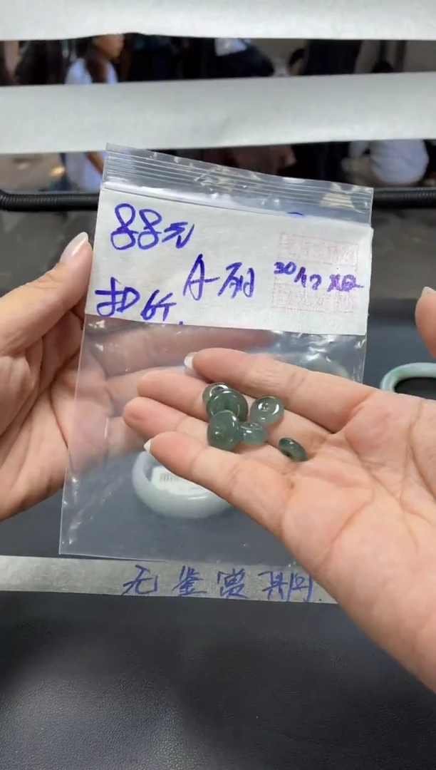 未镶嵌定制翡翠A****丽+平安扣6个#88元  毛货需抛光