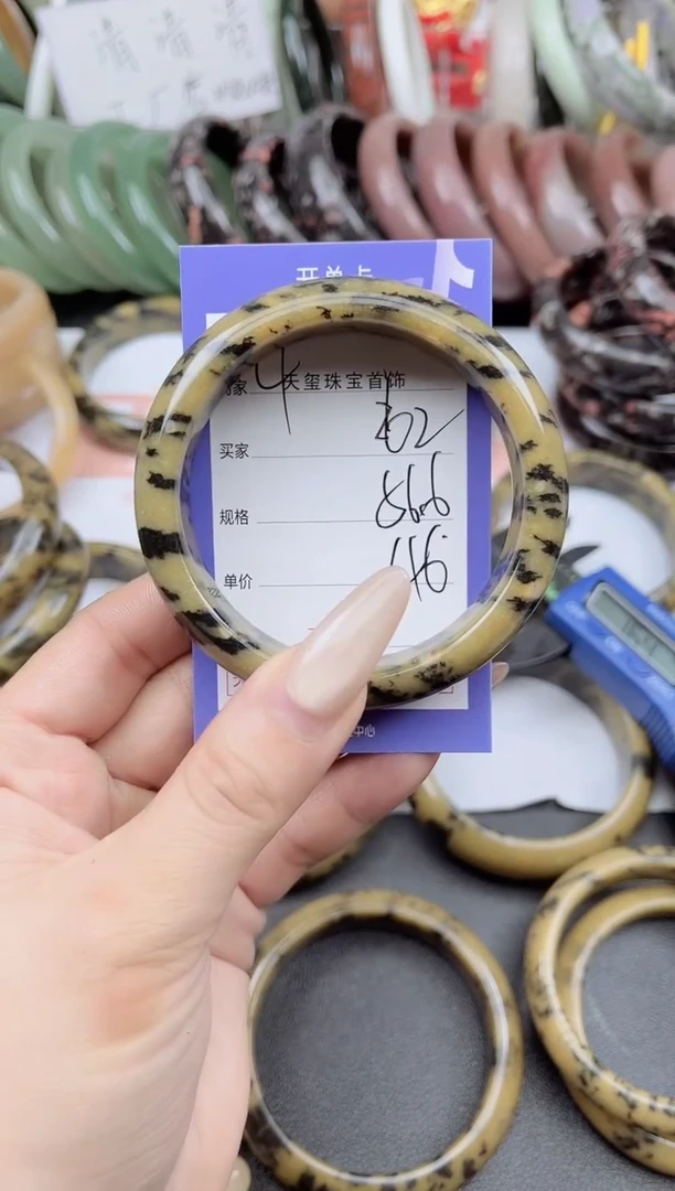 未镶嵌手镯石英质玉262