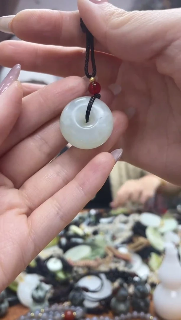 未镶嵌岫玉吊坠·