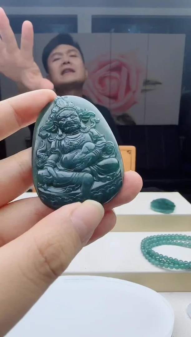 颈饰未镶嵌翡翠多样性发其中一