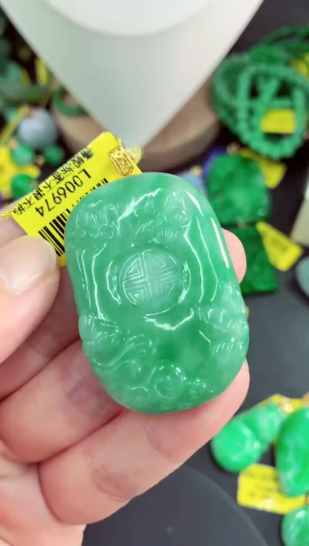 吊坠(不含链)18K金镶嵌翡翠挂件