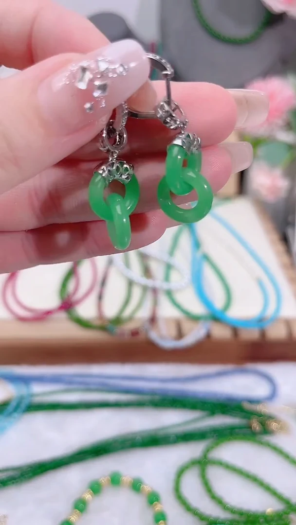 银S925镶嵌翡翠耳饰环环相扣99