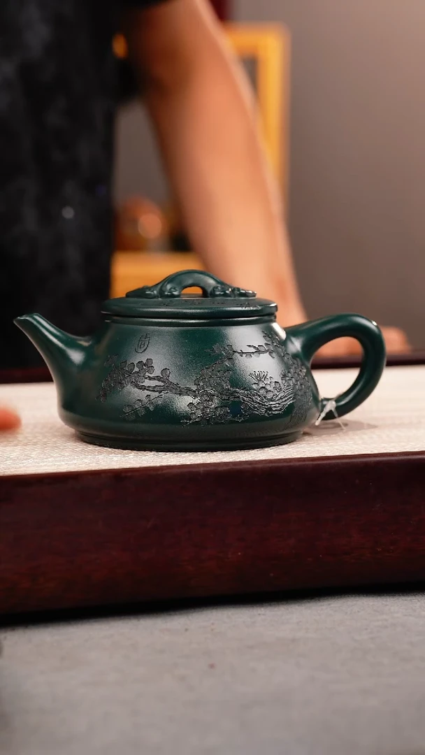 茶壶紫砂九龄君子兰 剑流石瓢 刻梅