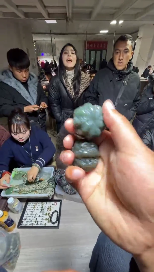 未镶嵌和田玉（糖玉）挂件和田玉