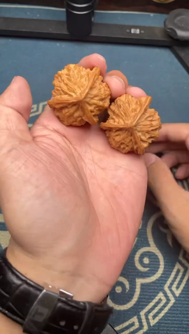 文玩核桃吊坠盘山三棱38