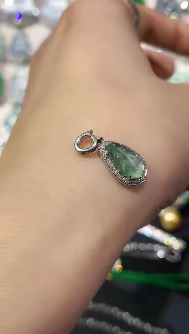 吊坠(不含链)18K金镶嵌翡翠C23