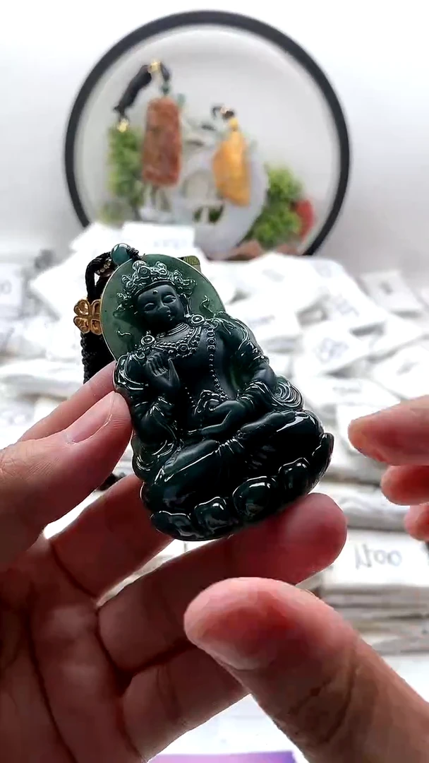 颈饰未镶嵌翡翠观音