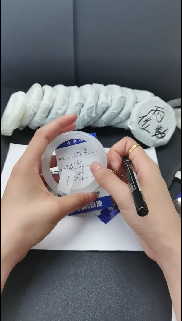 石英质玉手镯未镶嵌58-59
