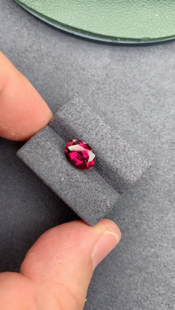 【闪购商品】石榴石裸石未镶嵌2ct  镁铝榴石