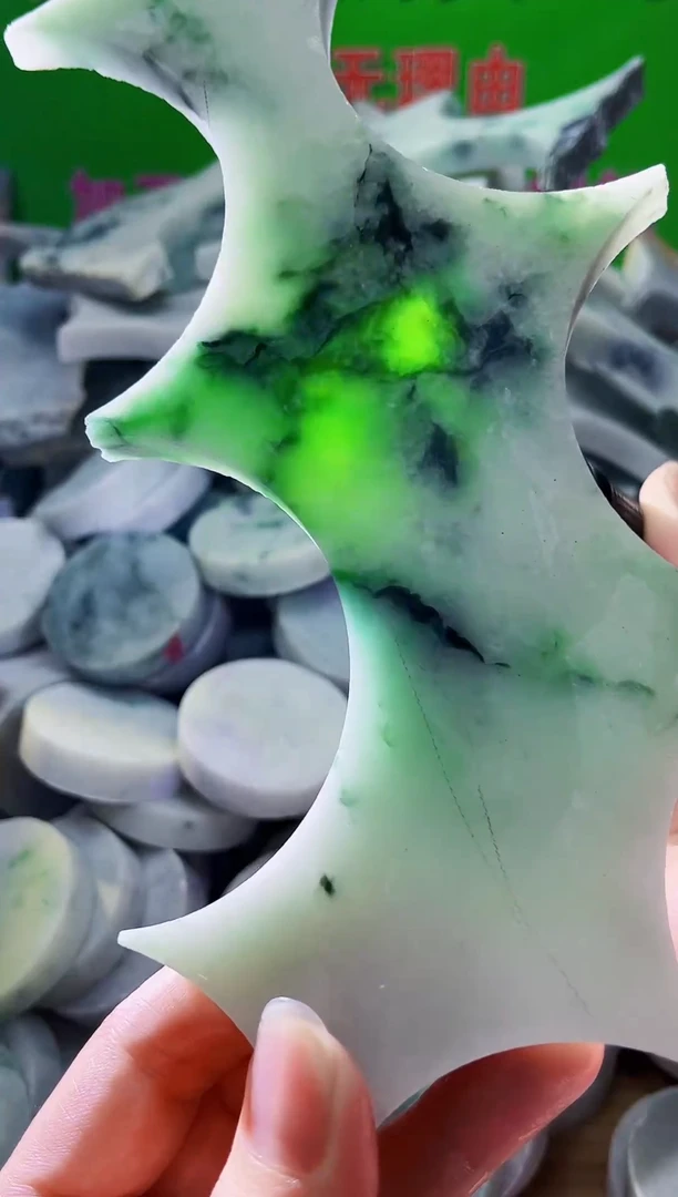 翡翠未镶嵌颈饰天然翡翠A货951