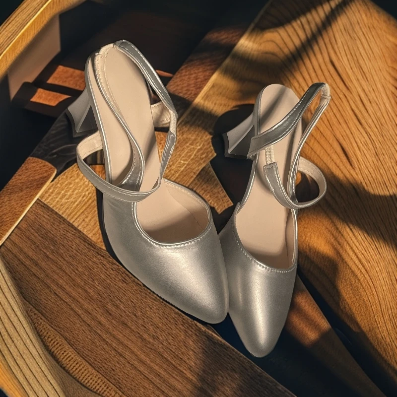 银色包头凉鞋女中跟2025夏季新款配裙子绝美一字带后空单鞋女粗跟