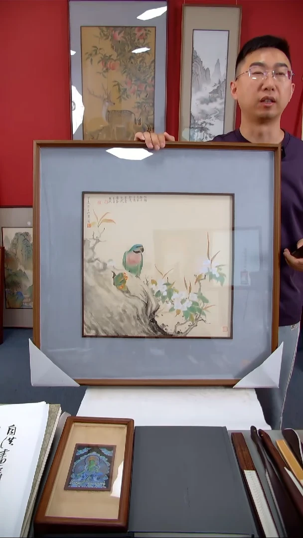 国画孟山杰《苹果花鹦鹉》装裱73*73